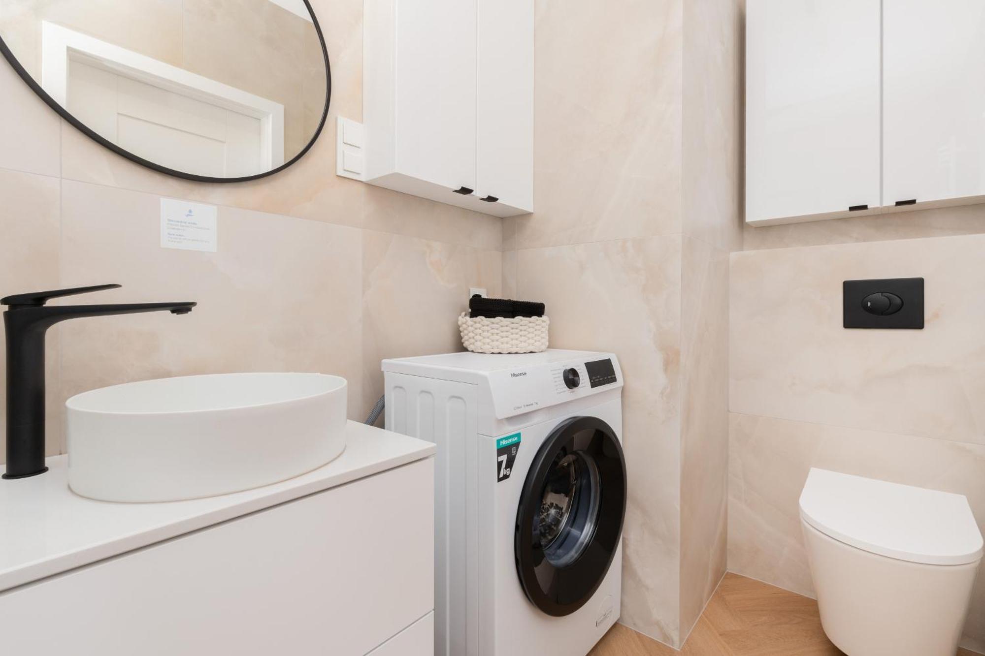 Nowa Letnica Comfortable With Balcony & Parking By Renters Apartamento *
