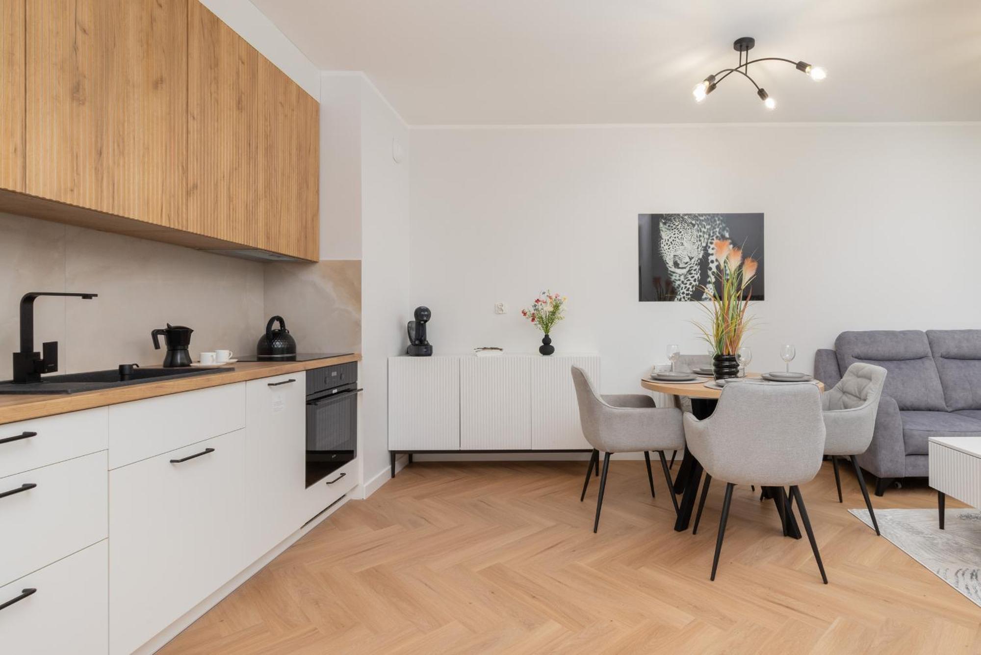 Apartamento Nowa Letnica Comfortable With Balcony & Parking By Renters