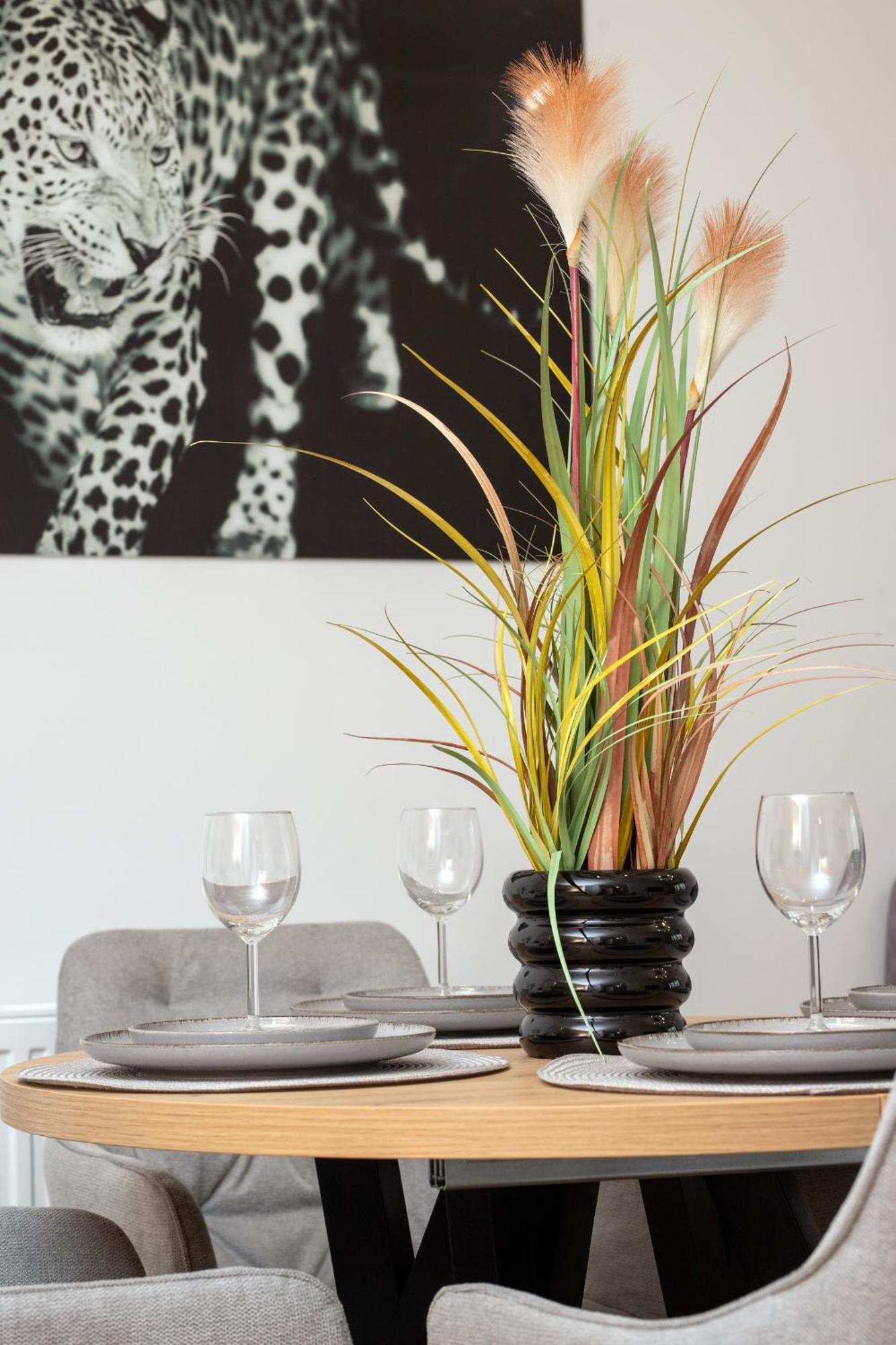 Nowa Letnica Comfortable With Balcony & Parking By Renters Apartamento Gdansk
