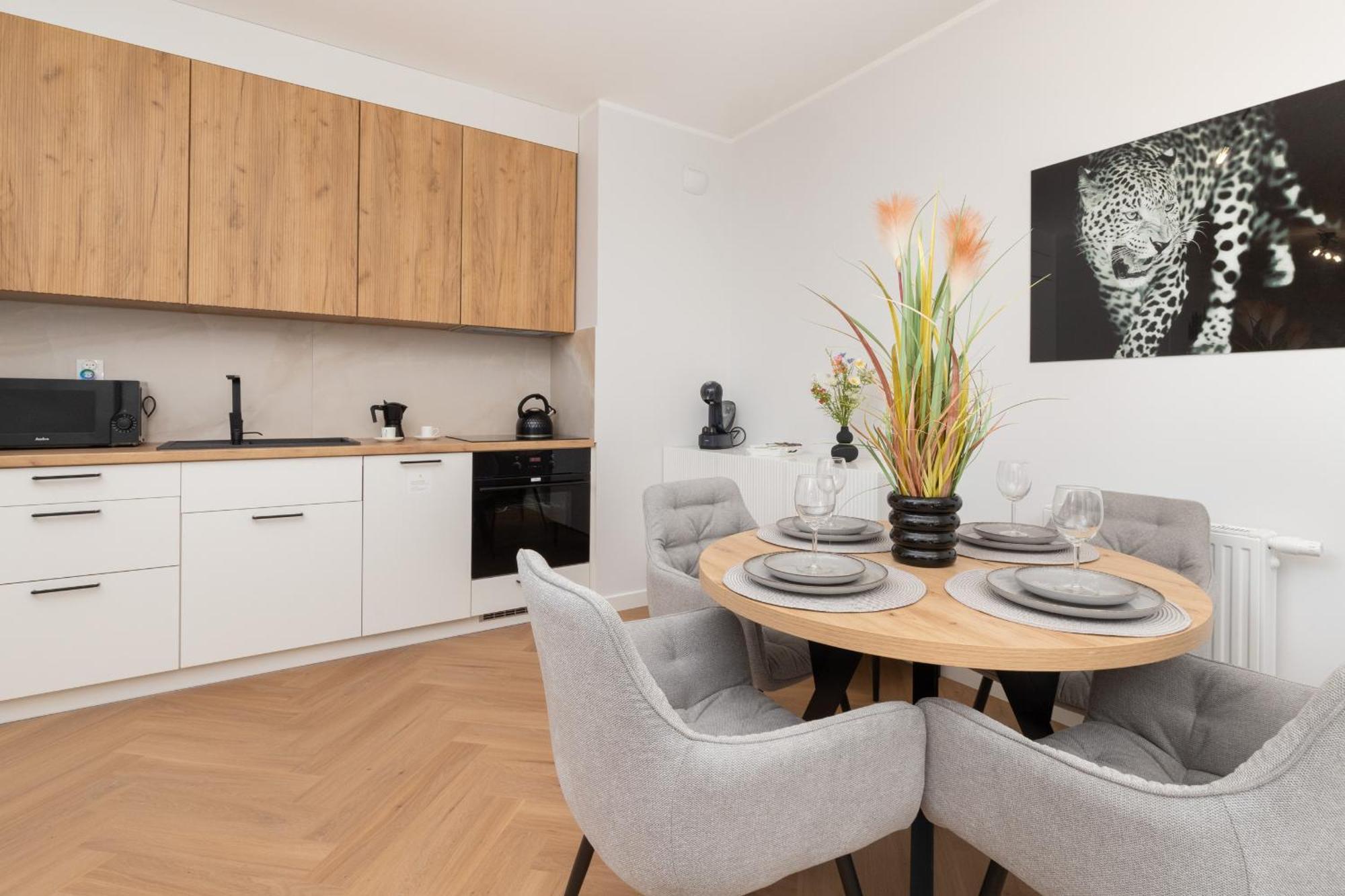 Nowa Letnica Comfortable With Balcony & Parking By Renters Apartamento