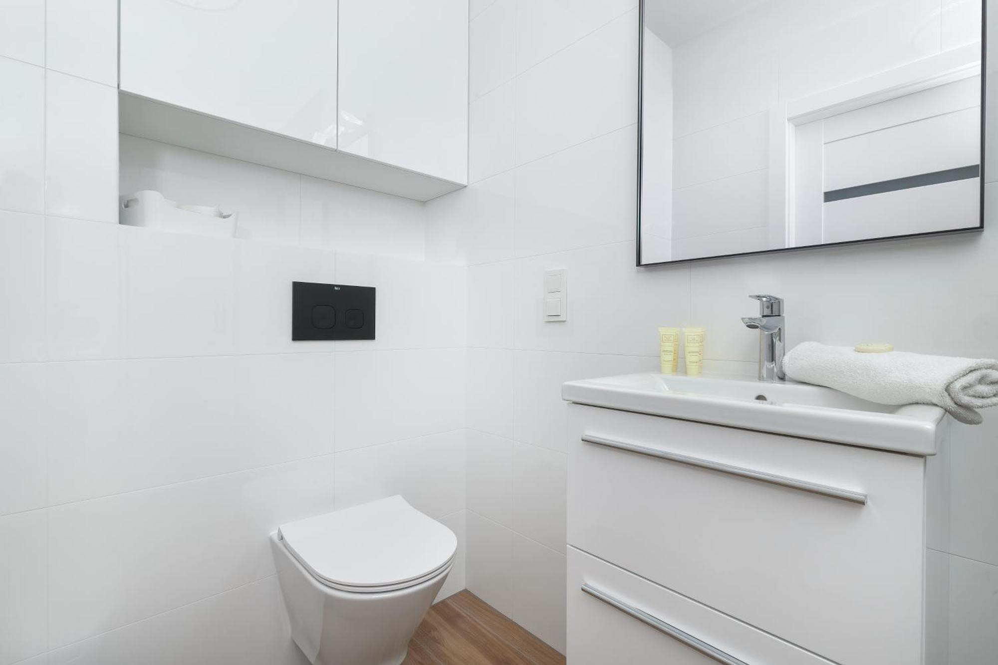 Apartamento Nowa Letnica Comfortable With Balcony & Parking By Renters Gdansk