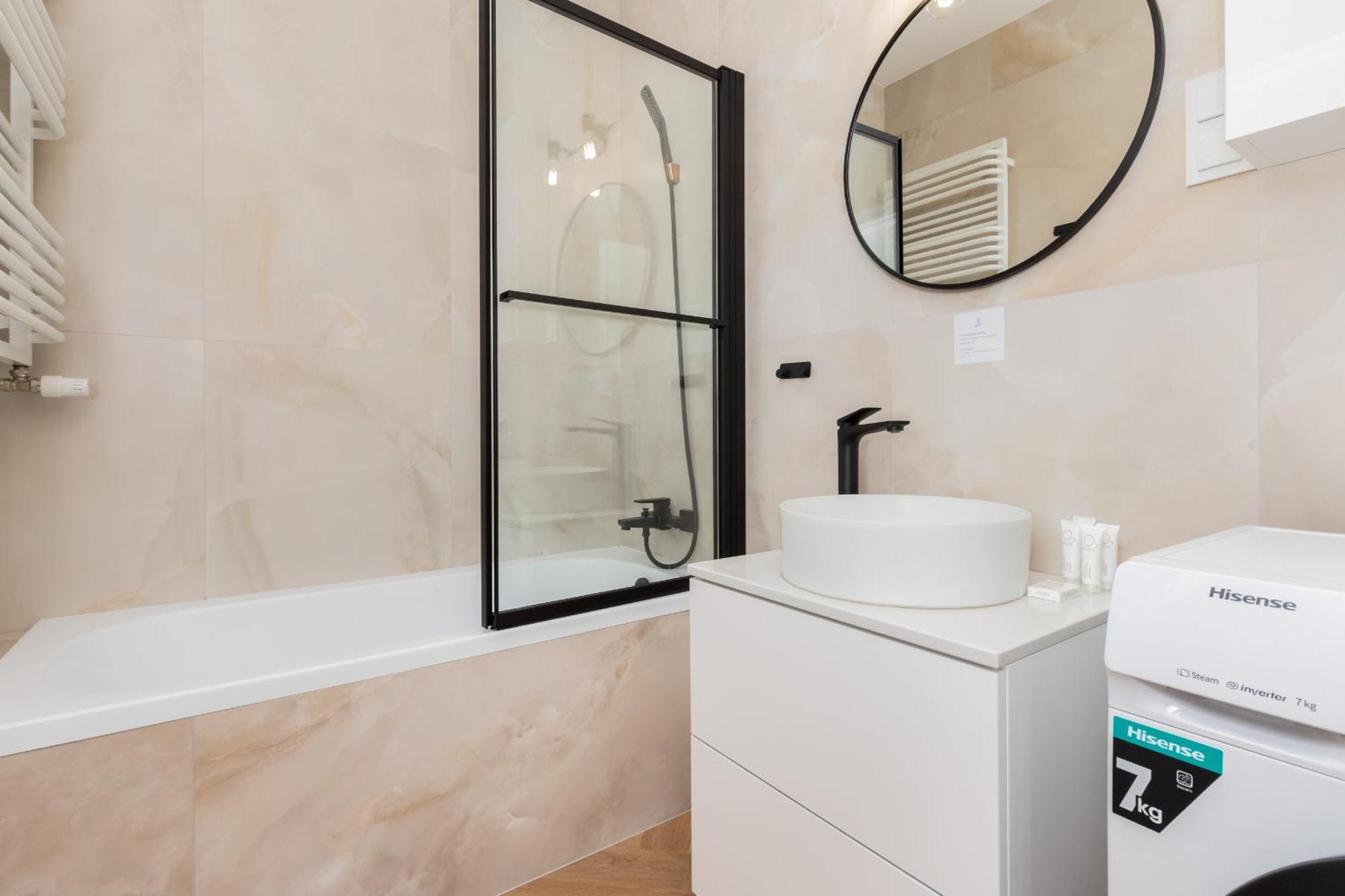 Apartment Nowa Letnica Comfortable With Balcony & Parking By Renters Gdansk
